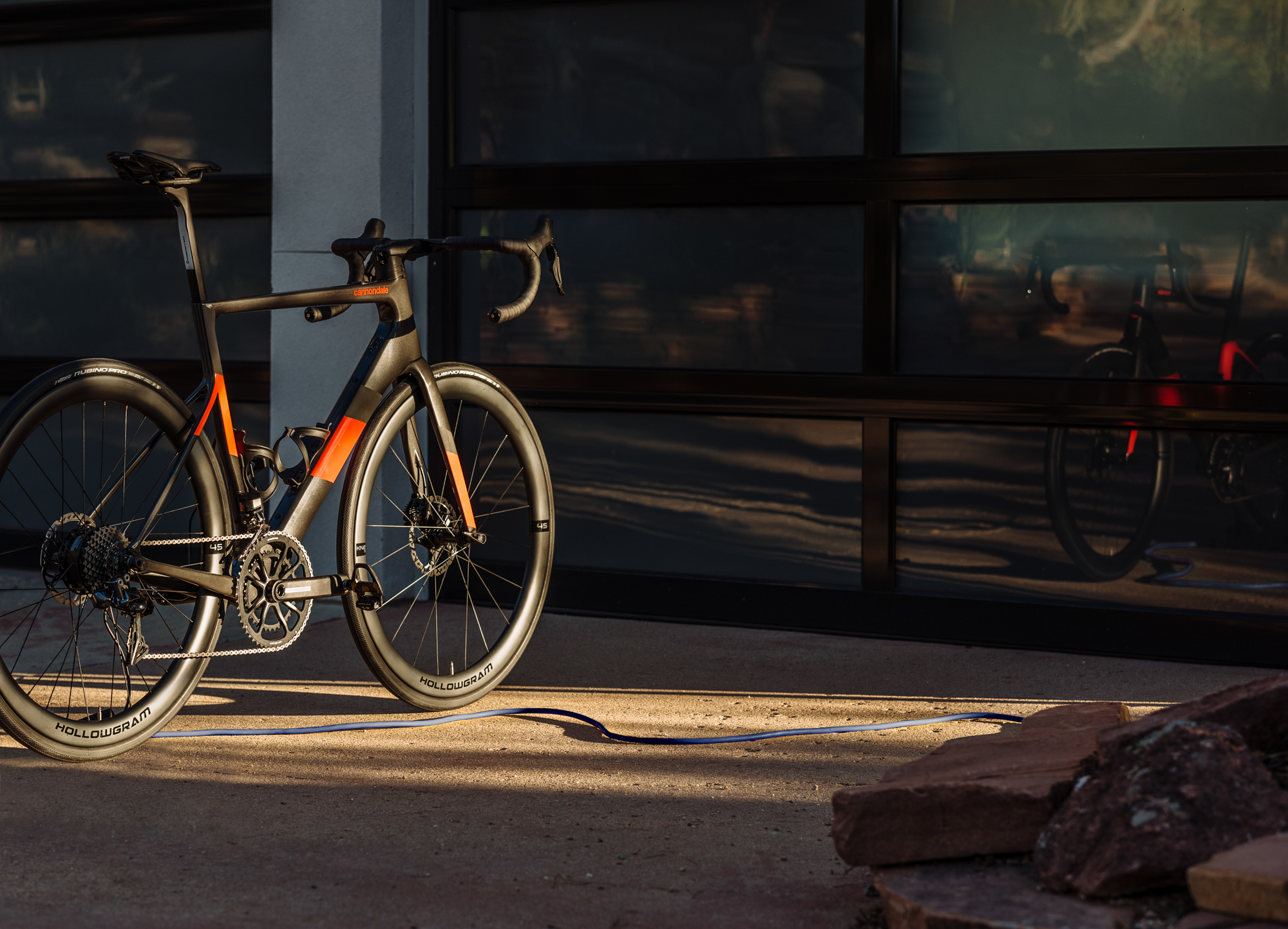 Nový Cannondale SuperSix EVO Neo – silniční e-kolo, které doslova létá.
